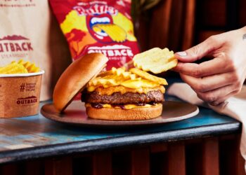 Outback lança novo burger exclusivo com RUFFLES® sabor costela barbecue