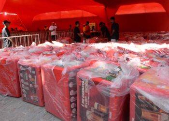 Prefeitura entrega kits de trabalho para ambulantes credenciados para o Carnaval
