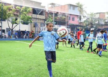 Prefeitura inaugura nova arena em Paripe e chega a 46 campos com grama sintética entregues em Salvador
