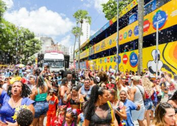 Carla Perez, Filhos de Jorge e Tio Paulinho comandam blocos infantis no Circuito Osmar