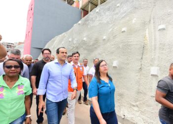 Primeira obra inaugurada pela Prefeitura em 2025, contenção de encosta garante segurança a famílias em Tancredo Neves