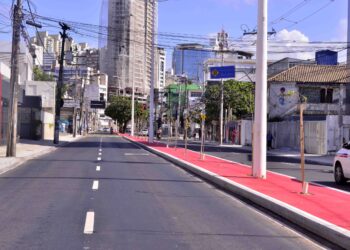 Rua Conselheiro Pedro Luiz, no Rio Vermelho, é entregue requalificada