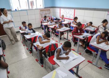 Prefeitura lança edital para contratação de 100 profissionais da educação em Salvador