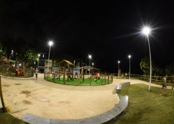 Prefeitura entrega praça no Alto de Ondina e chega a 530 novos equipamentos em Salvador