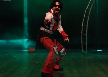 Aventuras do Maluco Beleza celebra os 80 anos de Raul Seixas com espetáculo sobre híper-exposição às telas