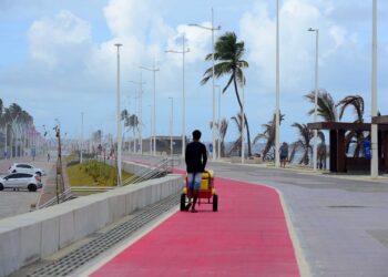 Requalificação da orla impulsiona o turismo e o desenvolvimento econômico de Salvador no verão