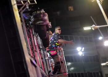 Xanddy Harmonia agita público na estreia da Melhor Segunda-Feira do Mundo no pré-Carnaval