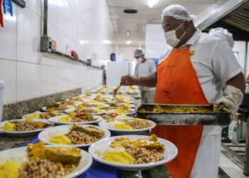 Restaurantes Populares da Prefeitura oferecem cardápio especial de Semana Santa nesta quinta (28)