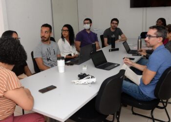 Grupo terapêutico leva cuidados de saúde mental para trabalhadoras da rede de ensino