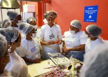 Vida Nova Cursos de Qualificação finaliza turma do curso de Bombons e Trufas