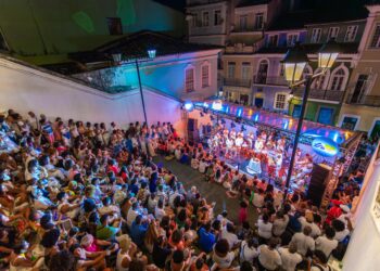 Orkestra Rumpilezz apresenta show “Maria Fumaça” na Escadaria do Passo nesta sexta (6)