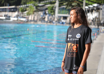 Com apoio da Prefeitura, jovem atleta baiana desponta como promessa da natação