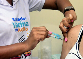 Saúde antecipa vacinação contra gripe; campanha começa em 25 de março