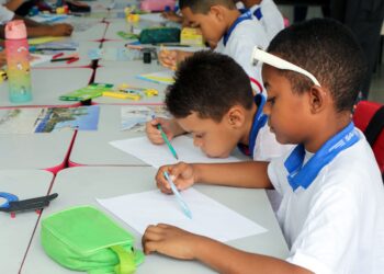 Alunos de escola municipal aprendem a valorizar a cidade por meio da arte
