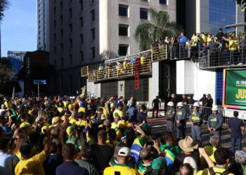 Apoiadores de Bolsonaro voltam as ruas para protestar contra julgamento
