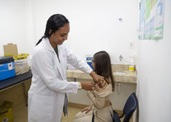 Referência nacional, Posto Avançado de Vacinação completa um ano com mais de 43,5 mil doses aplicadas em Lauro de Freitas