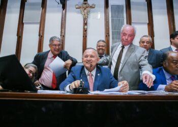 ALBA aprova orçamento estadual em 1º turno e diversos Projetos de Lei