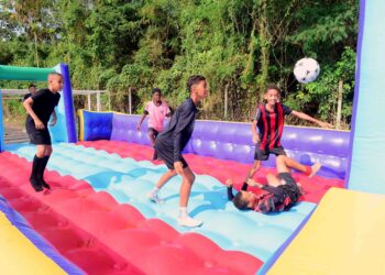 Crianças da rede municipal de ensino celebram o Dia das Crianças no Estádio do Barradão