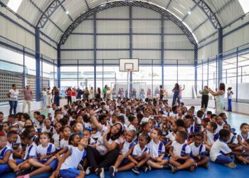 Escola no Acupe de Brotas ganha quadra esportiva revitalizada para atender a 520 estudantes