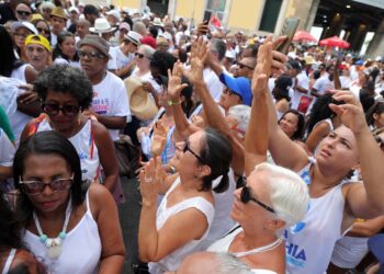 Turistas marcam presença na Lavagem do Bonfim e contam o que a celebração tem de especial 