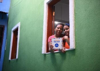 Prefeitura entrega 100 casas reformadas no Acupe de Brotas pelo programa Morar Melhor