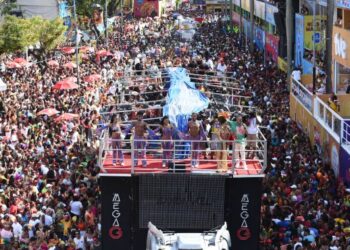 Banda Mel retorna ao Circuito Osmar após 30 anos e emociona público