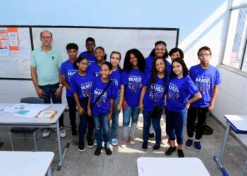 Estudantes de Salvador viajam para intercâmbio cultural em Portugal