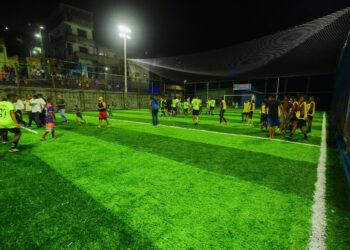 Prefeitura entrega novo campo com grama sintética e praça requalificada em Plataforma