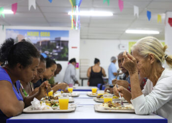 Restaurante popular de Fazenda Coutos completa 1 ano servindo 9 mil refeições mensais