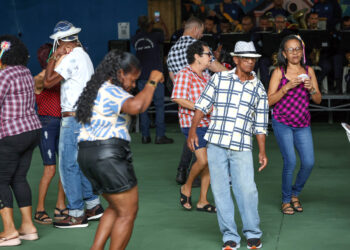 Forró do projeto “Saúde na Melhor Idade” reúne 200 idosos para celebrar o São João