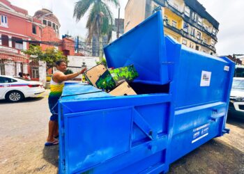Limpurb instala compacteiner na Avenida Joana Angélica