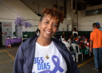 Agentes de limpeza participam de palestra sobre o combate à violência contra a mulher