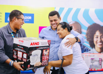 Prefeitura entrega certificados e kits para formandos do programa Vida Nova