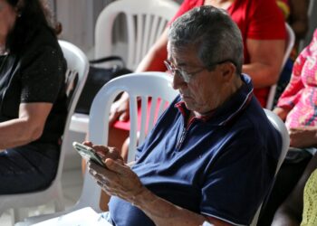 Fumpres Conecta promove inclusão digital para idosos em Salvador