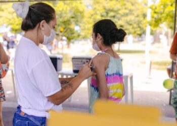 Fiocruz: vacinas protegem crianças de covid longa, infecção e morte