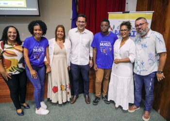 Projeto leva 14 estudantes da rede municipal de Salvador para Portugal