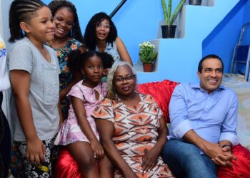 Programa Morar Melhor chega pela primeira vez ao Garcia e entrega 97 casas reformadas