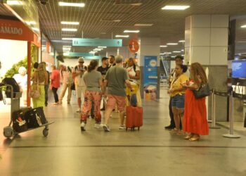 Recepção de 350 passageiros marca início dos voos diretos entre Salvador e Paris