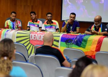 Servidores de Salvador participam de palestra sobre LGBTfobia no esporte