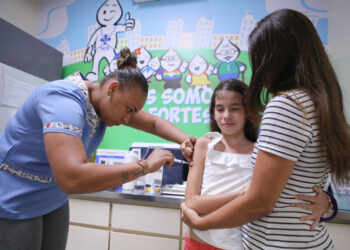 Vacinação contra a dengue já imunizou cerca de 1,2 mil crianças em Salvador