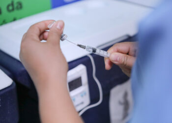 Sábado da Vacina: Aplicação de doses contra gripe e dengue acontece em 30 postos neste sábado (11)