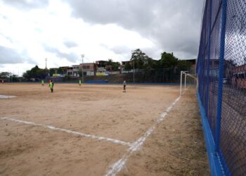 No Dia do Futebol, Valéria ganha campo completamente requalificado pela Prefeitura