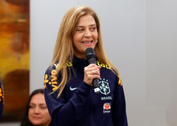 Leila Pereira chega em Londres para chefiar delegação