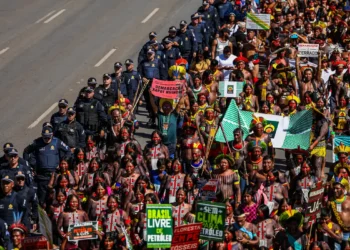 Indígenas em Brasília divulgam reivindicações aos Três Poderes