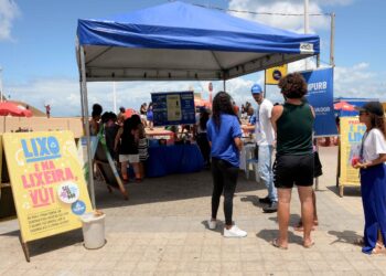 Limpurb leva conscientização ambiental à Praia da Paciência na sexta (14)