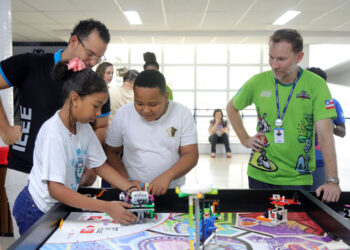 Alunos de Cmei no Lobato representam Salvador em competição nacional de robótica
