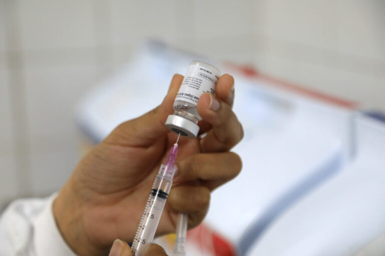 21_05_2024_Adesao-Vacinacao-Gripe-e-Dengue_Fot-Bruno-Concha_Secom_Pms-6-1024x683-1