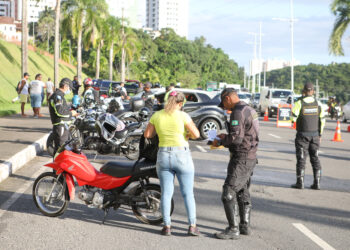 Maio Amarelo: Mega blitz aborda 115 motociclistas e notifica 67 em operação conjunta