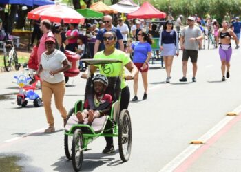 Com apoio da Prefeitura, projeto com equipamentos adaptados possibilita lazer para pessoas com deficiência