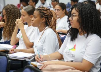 Bolsista do programa IngreSSAr é aprovada em Medicina em três grandes universidades